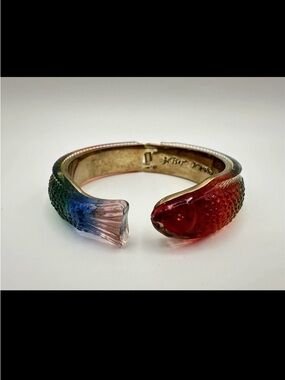 *PLS READ* Betsey Johnson Clamper Rainbow Fish Gold Tone Bangle Bracelet